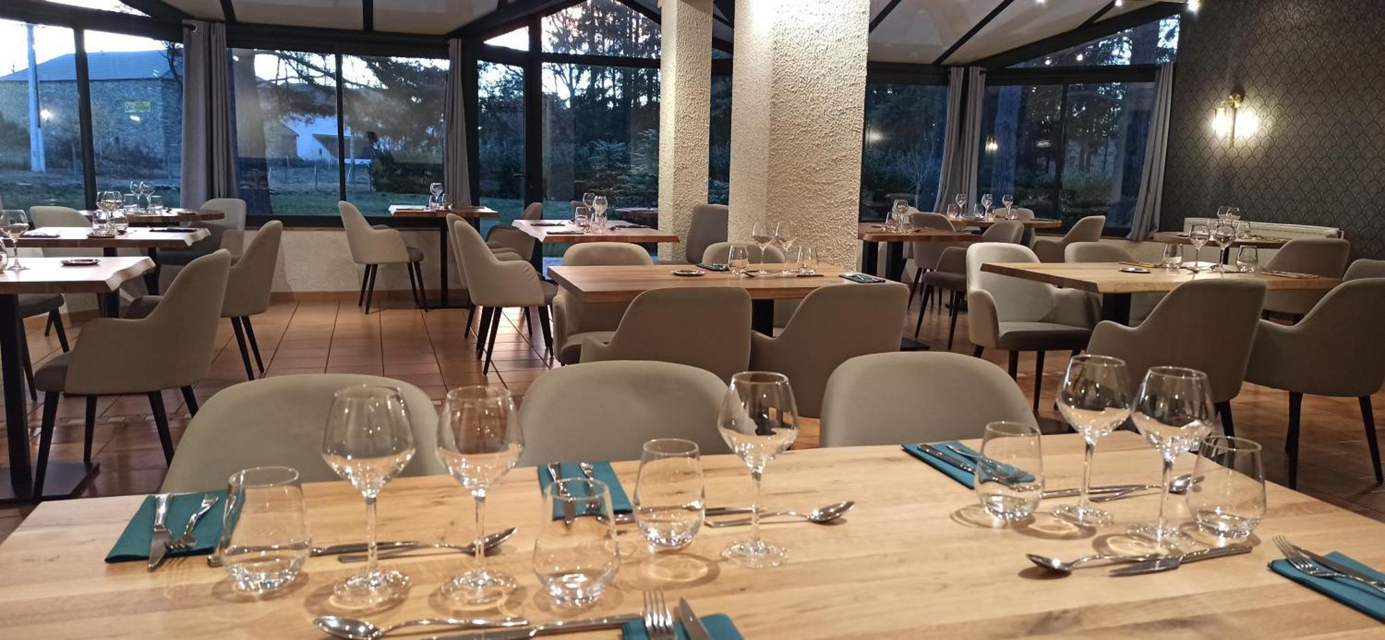 Hotel Restaurant Logis La Meridienne Anglards-de-Saint-Flour Kültér fotó